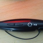 LG HBS-730 pause and play button